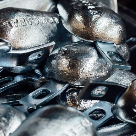 Imagen para la categoría Weld-on and bolt-on anodes with strap